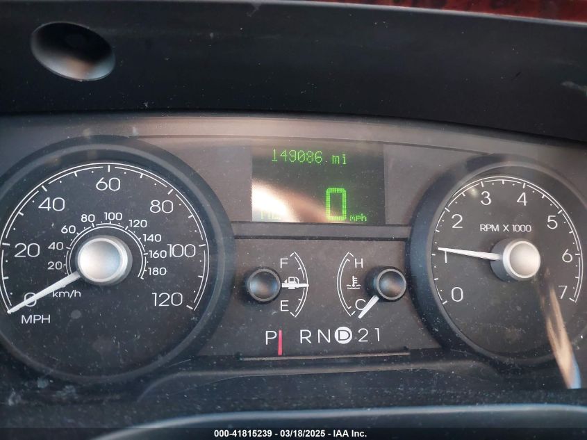 2006 Lincoln Town Car Signature Limited VIN: 1LNHM82W06Y648211 Lot: 41815239