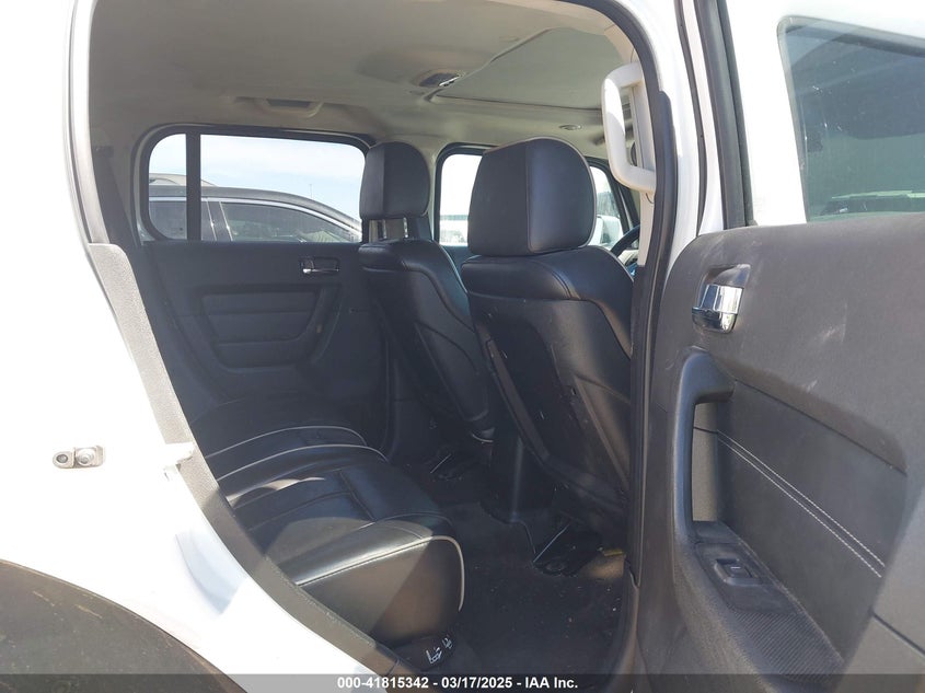 2007 HUMMER H3 SUV VIN: 5GTDN13E078255851