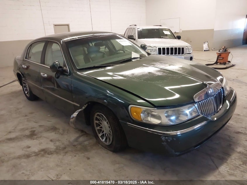 2001 LINCOLN TOWN CAR SIGNATURE