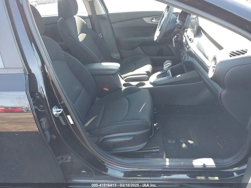 2021 KIA FORTE VIN: 3KPF24AD1ME326593