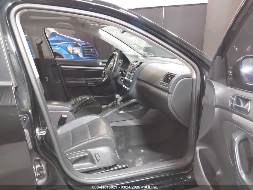 2010 VOLKSWAGEN JETTA VIN: 3VWRZ7AJ3AM157188