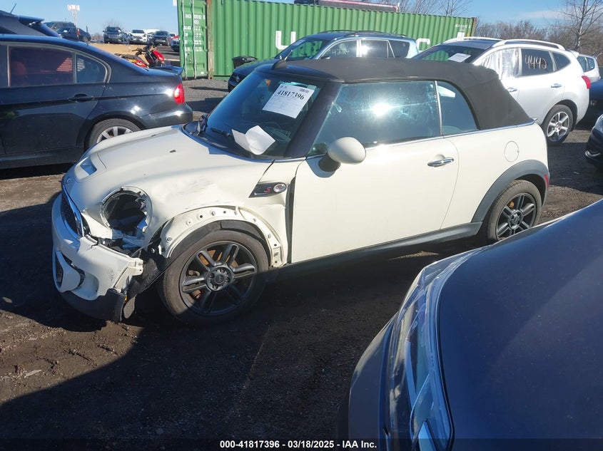 2011 MINI COOPER S VIN: WMWZP3C54BTX82748