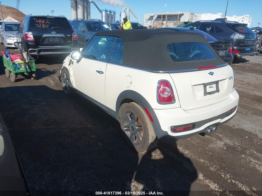 2011 MINI COOPER S VIN: WMWZP3C54BTX82748