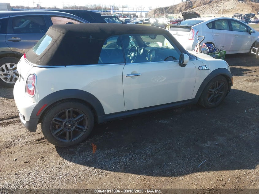 2011 MINI COOPER S VIN: WMWZP3C54BTX82748