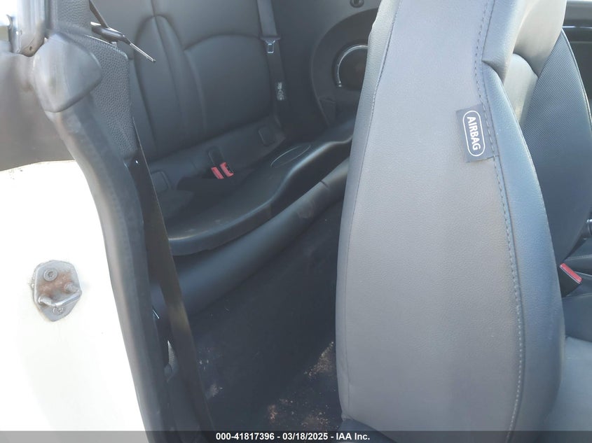 2011 MINI COOPER S VIN: WMWZP3C54BTX82748