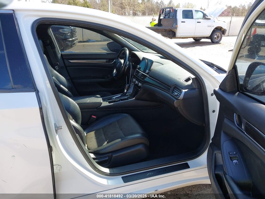 2018 HONDA ACCORD VIN: 1HGCV1F30JA089538