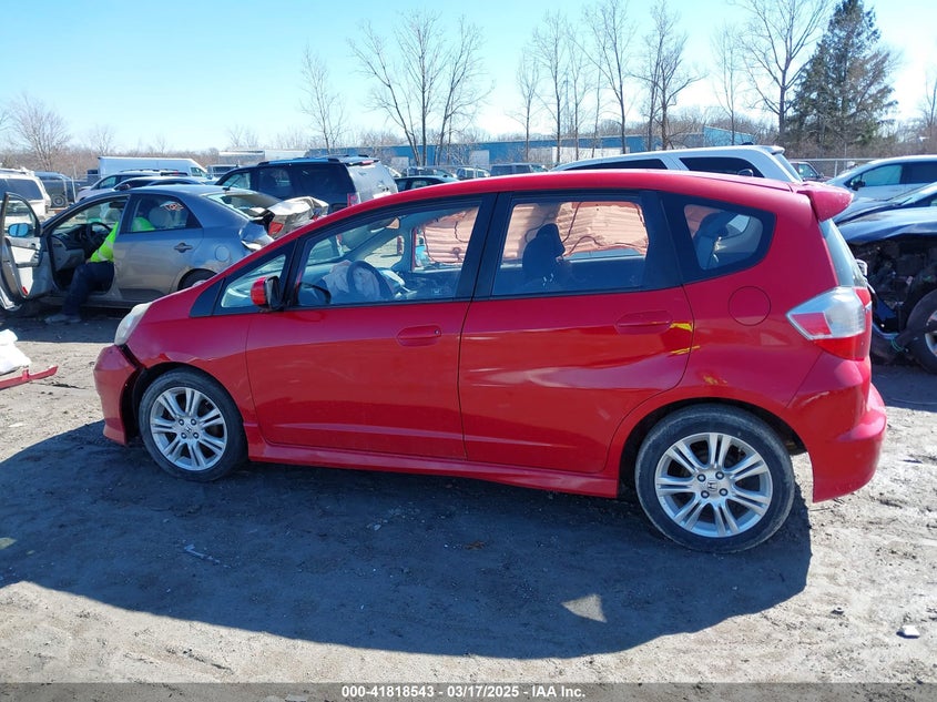 2011 HONDA FIT VIN: JHMGE8H54BC009735