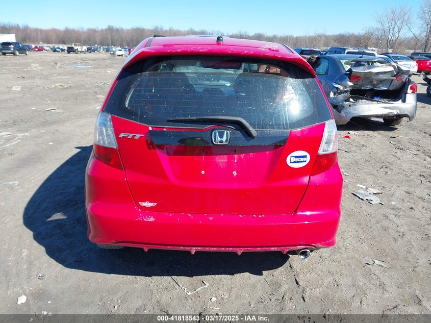 2011 HONDA FIT VIN: JHMGE8H54BC009735