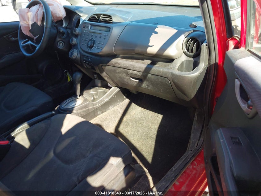 2011 HONDA FIT VIN: JHMGE8H54BC009735