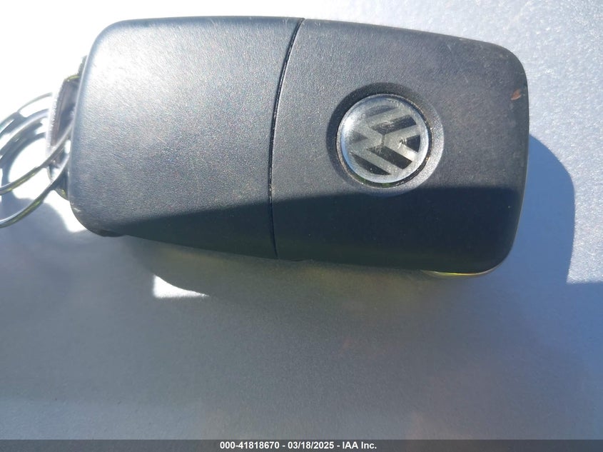 2011 VOLKSWAGEN JETTA VIN: 3VWDZ7AJ1BM040592