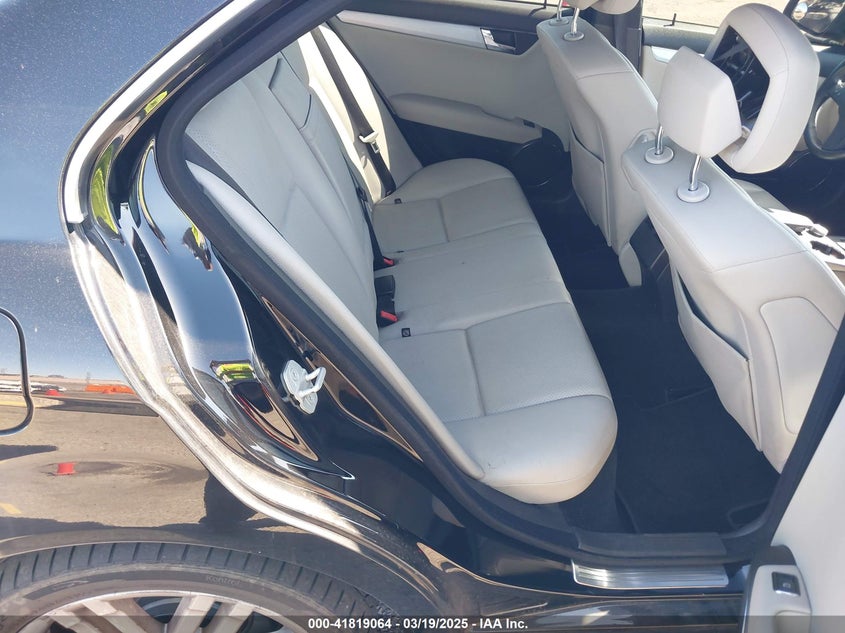 2009 MERCEDES-BENZ C 300 VIN: WDDGF54X99R044224