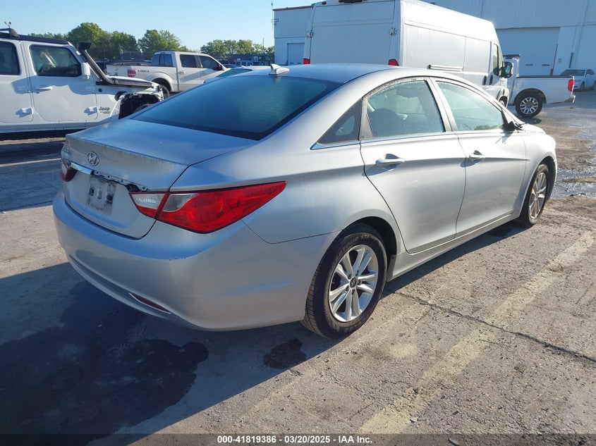 2013 HYUNDAI SONATA VIN: 5NPEB4AC4DH618303