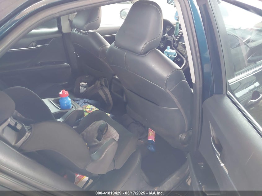 2019 TOYOTA CAMRY VIN: 4T1B11HK3KU705643
