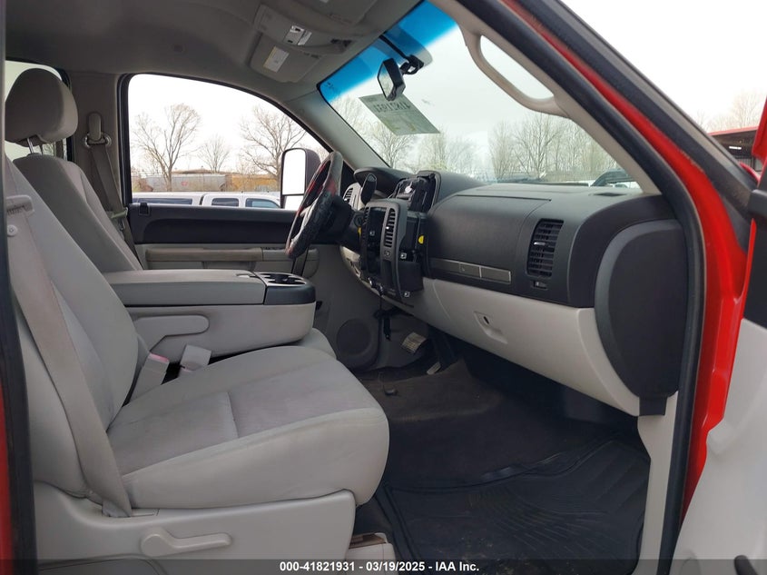 2011 CHEVROLET SILVERADO 1500 VIN: 3GCPKSE38BG338445
