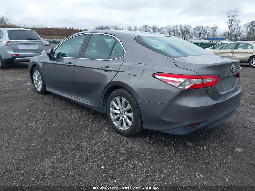 2018 TOYOTA CAMRY VIN: 4T1B11HK2JU619061