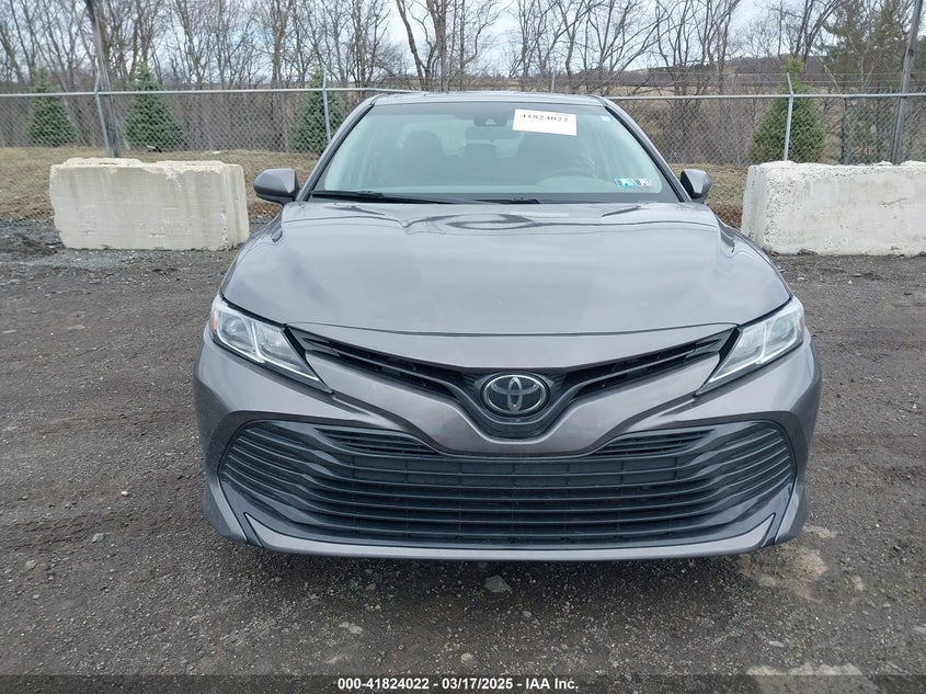 2018 TOYOTA CAMRY VIN: 4T1B11HK2JU619061