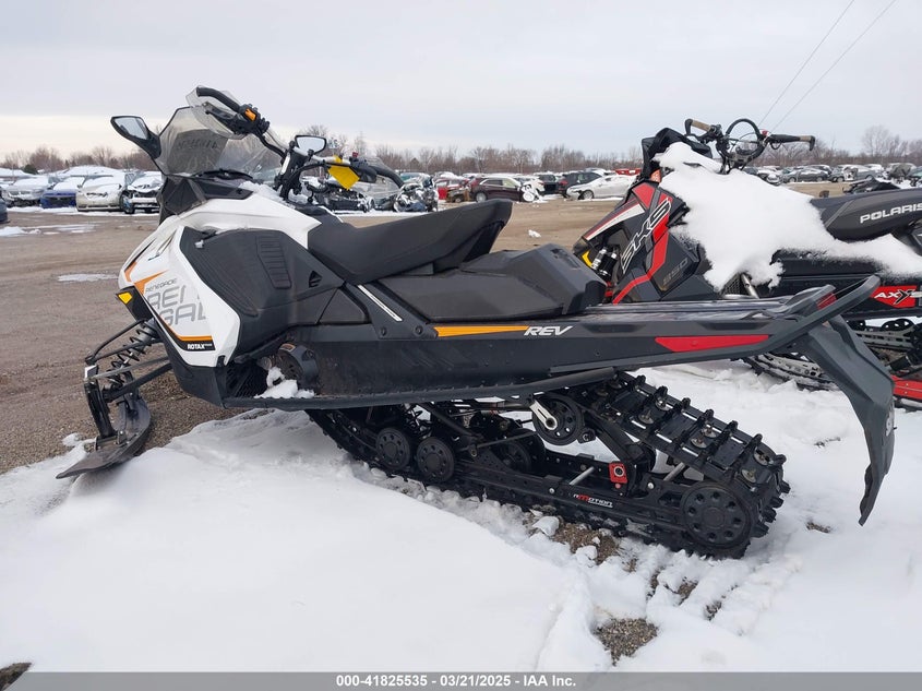 2017 SKID RENEGADE VIN: 2BPSUFHX4HV000108