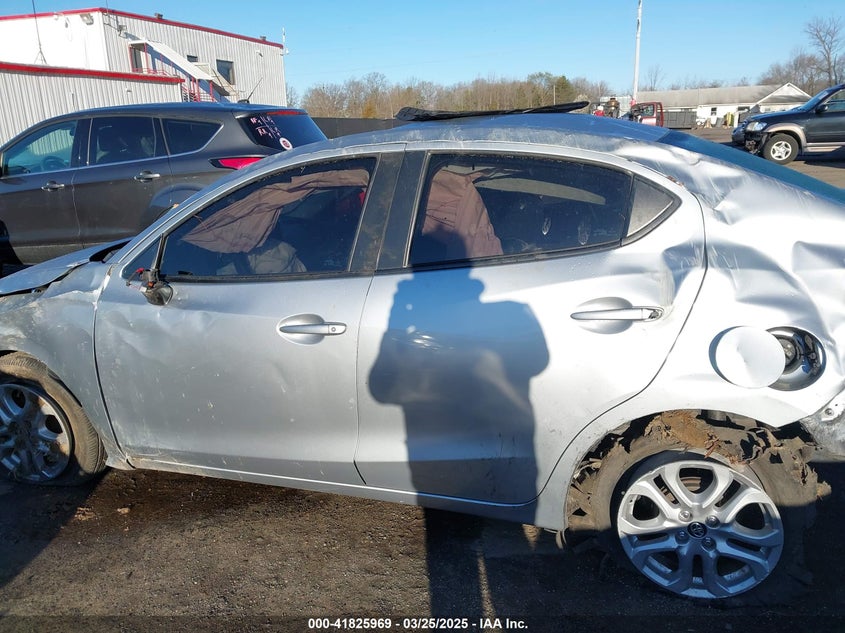 VIN 3MYDLBYV0JY321968 2018 TOYOTA YARIS IA