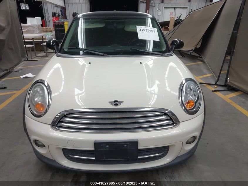 2011 MINI COOPER VIN: WMWSU3C58BT091751