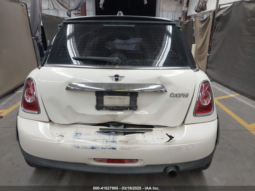 2011 MINI COOPER VIN: WMWSU3C58BT091751