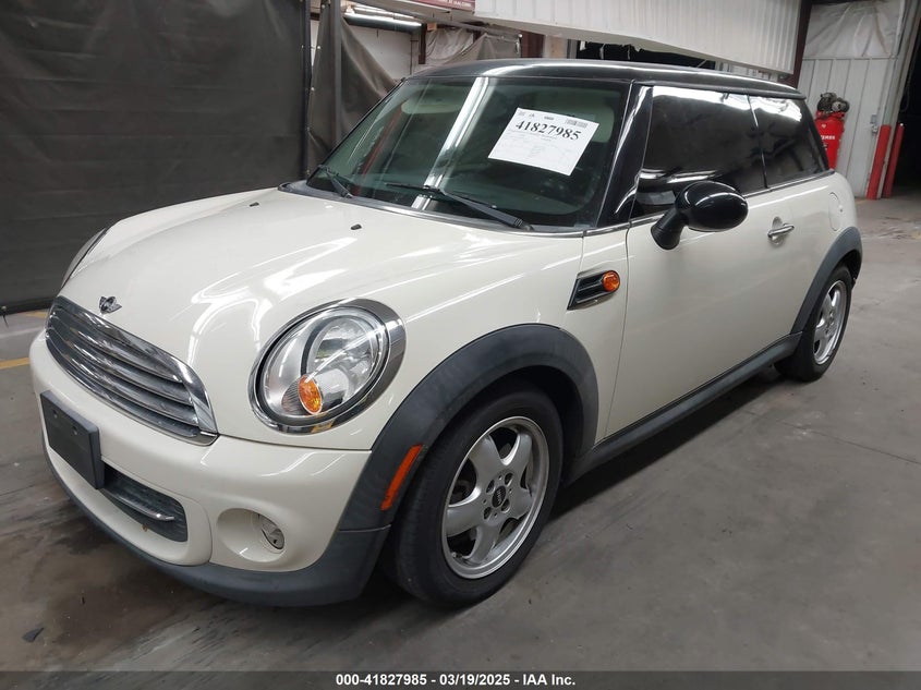 2011 MINI COOPER VIN: WMWSU3C58BT091751