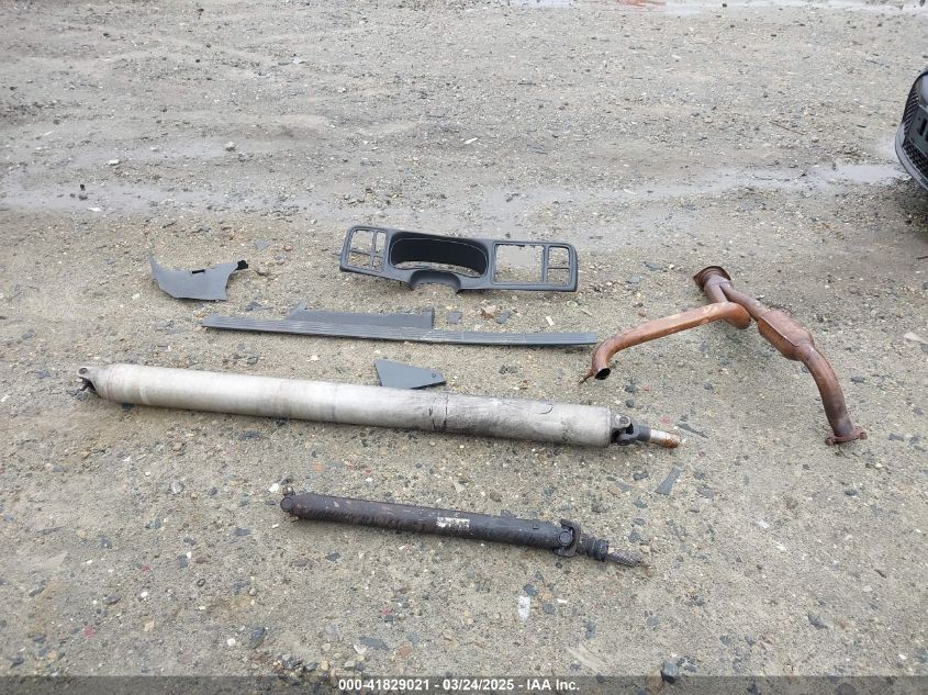 2001 Chevrolet Silverado 1500 VIN: 2GCEK19T811392878 Lot: 41829021