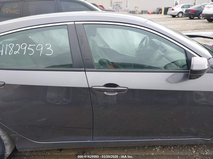 VIN 19XFC2F57JE044098 2018 HONDA CIVIC LX