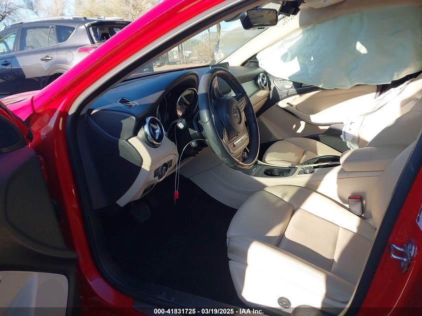 2019 MERCEDES-BENZ GLA VIN: WDCTG4EB3KJ548057