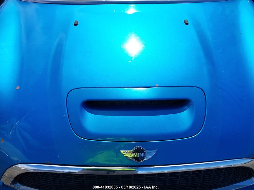 2007 MINI COOPER S VIN: WMWMF73507TT83203