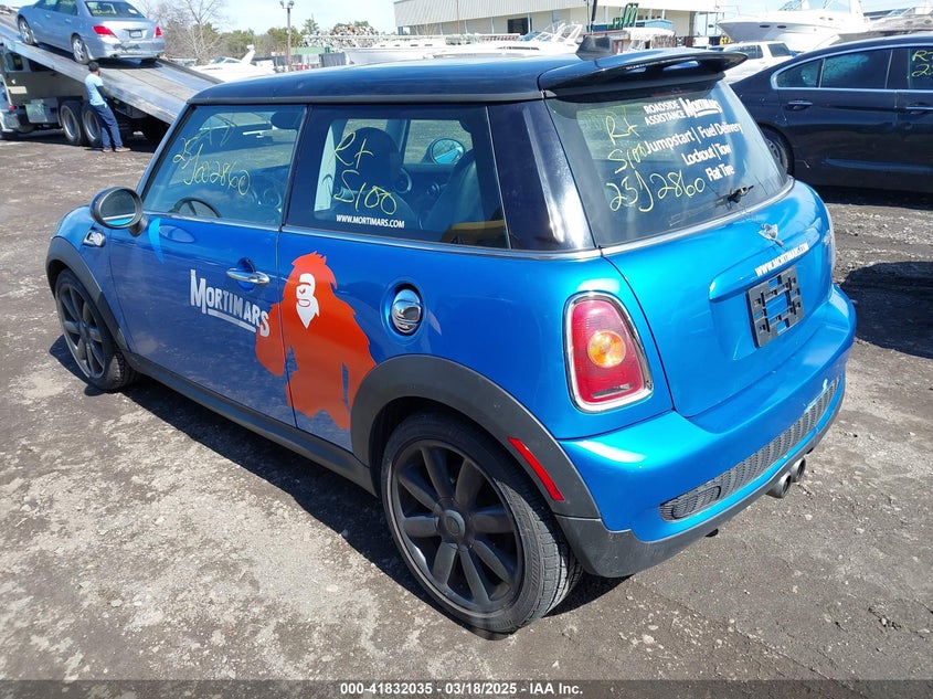 2007 MINI COOPER S VIN: WMWMF73507TT83203