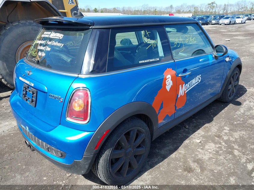 2007 MINI COOPER S VIN: WMWMF73507TT83203