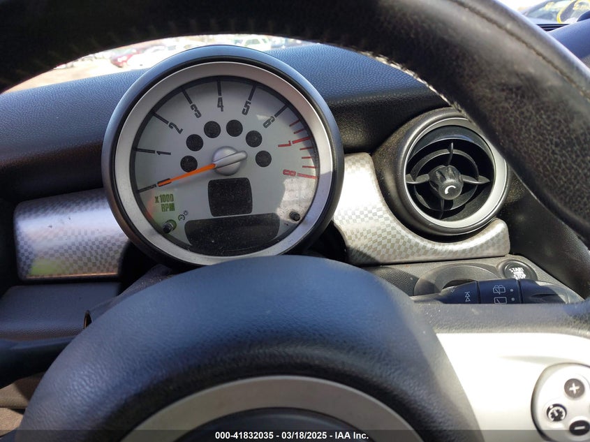 2007 MINI COOPER S VIN: WMWMF73507TT83203