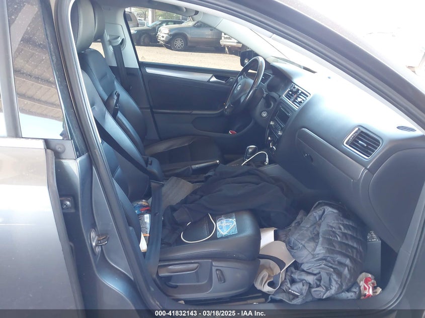 2014 VOLKSWAGEN JETTA VIN: 3VWLL7AJ4EM428997