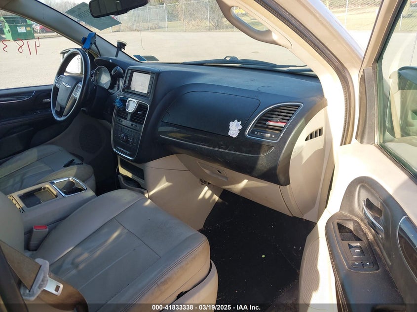 2013 CHRYSLER TOWN & COUNTRY VIN: 2C4RC1BG4DR630985