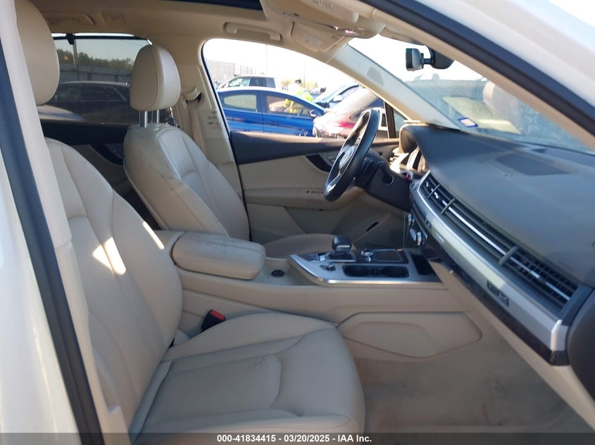 Image 5 of 2019 Audi Q7  salvage vehicle - Lot #41834415 at IAAI