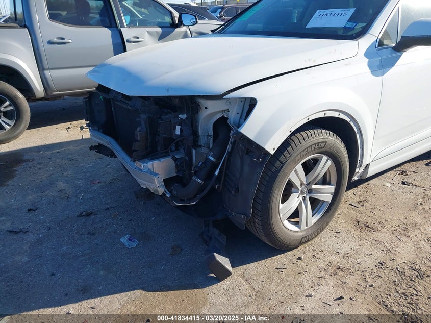 Image 6 of 2019 Audi Q7  salvage vehicle - Lot #41834415 at IAAI