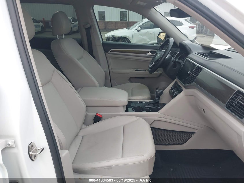 2018 VOLKSWAGEN ATLAS VIN: 1V2ER2CA8JC520182
