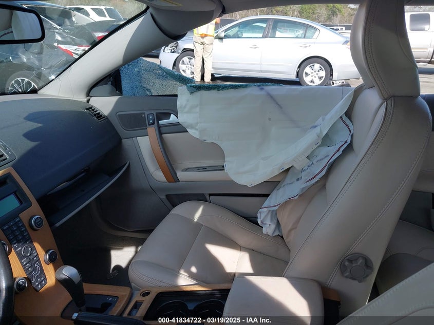 2011 VOLVO C70 VIN: YV1672MCXBJ115914