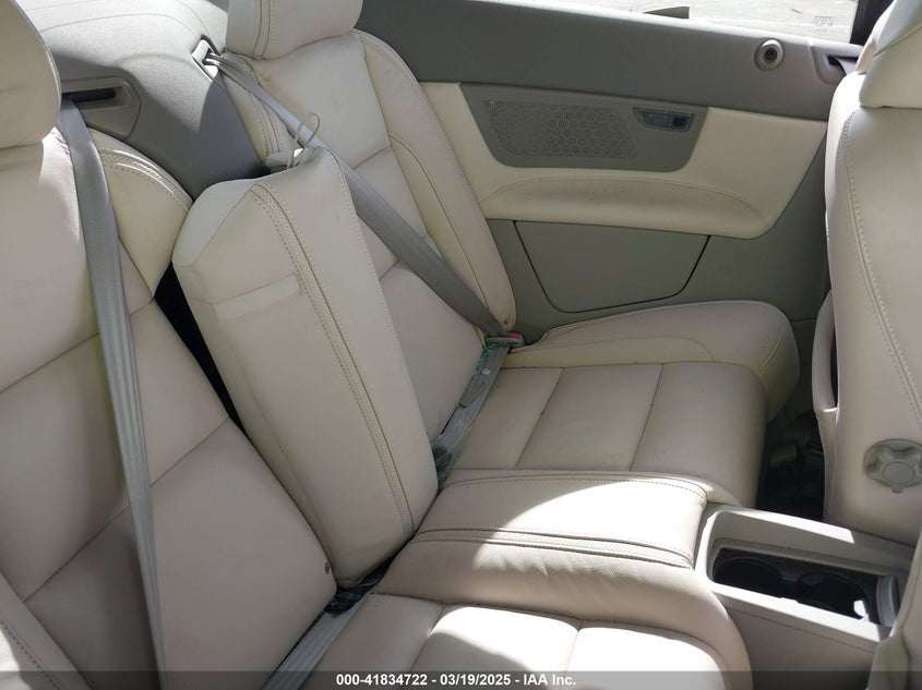 2011 VOLVO C70 VIN: YV1672MCXBJ115914