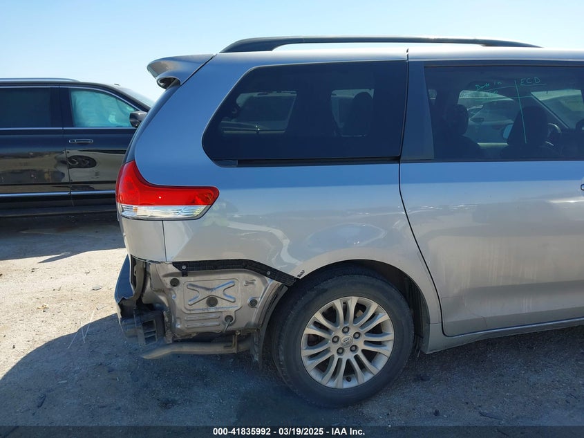 2011 TOYOTA SIENNA VIN: 5TDYK3DCXBS172586