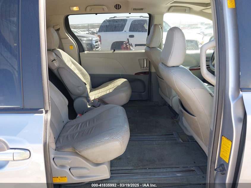 2011 TOYOTA SIENNA VIN: 5TDYK3DCXBS172586