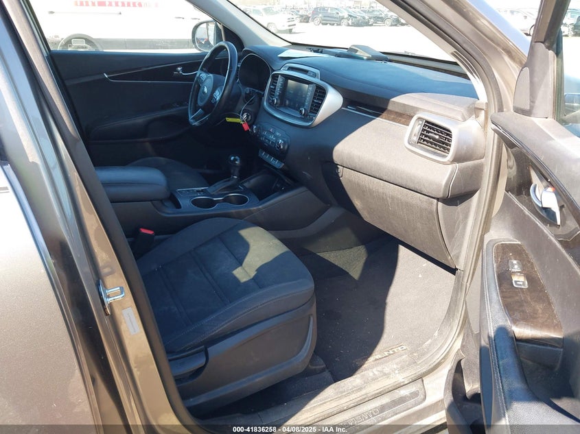 2017 KIA SORENTO VIN: 5XYPG4A3XHG204532