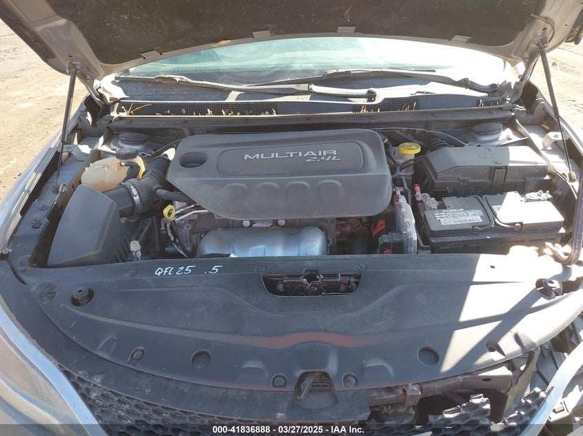 2015 Chrysler 200 Limited VIN: 1C3CCCABXFN671777 Lot: 41836888