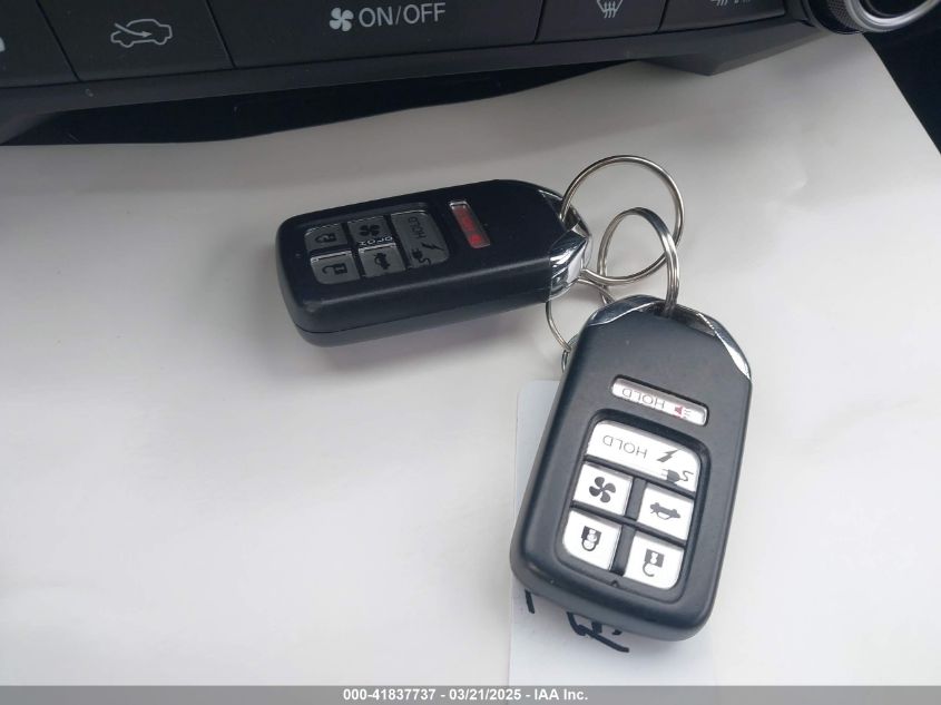 2018 Honda Clarity Plug-In Hybrid Touring VIN: JHMZC5F32JC007558 Lot: 41837737