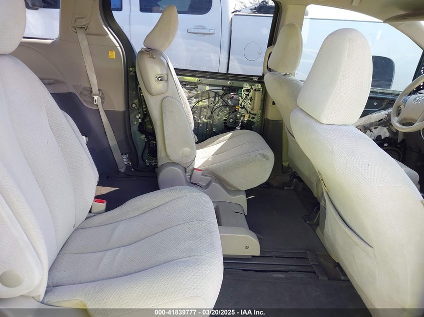 2013 TOYOTA SIENNA VIN: 5TDKK3DC8DS320002