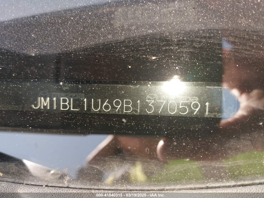 2011 MAZDA MAZDA3 VIN: JM1BL1U69B1370591