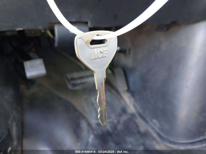 2004 Chevrolet Express Cutaway Base W/C7L/C7N VIN: 1GBJG31U641239317 Lot: 41840414