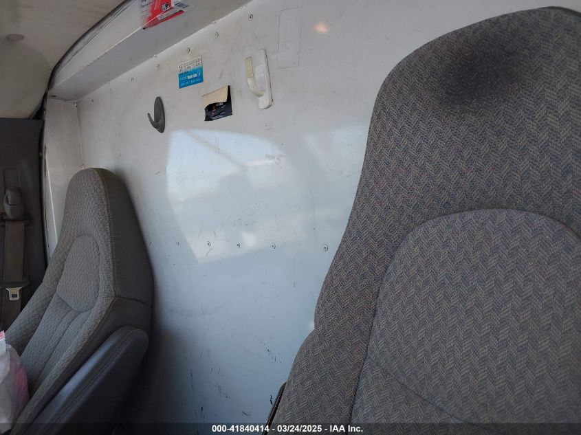 2004 Chevrolet Express Cutaway Base W/C7L/C7N VIN: 1GBJG31U641239317 Lot: 41840414