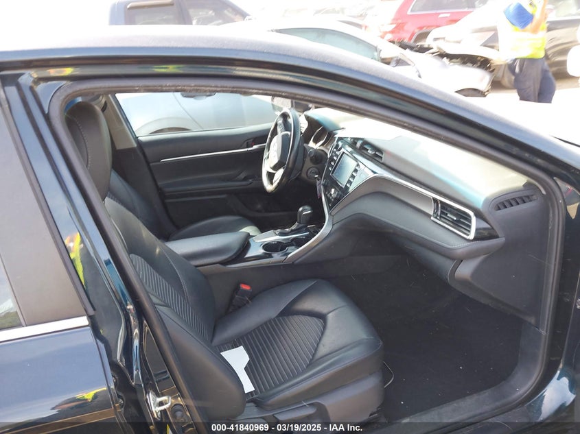 2018 TOYOTA CAMRY VIN: 4T1B11HK5JU633648