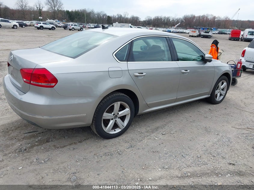 2013 VOLKSWAGEN PASSAT VIN: 1VWBN7A30DC048482